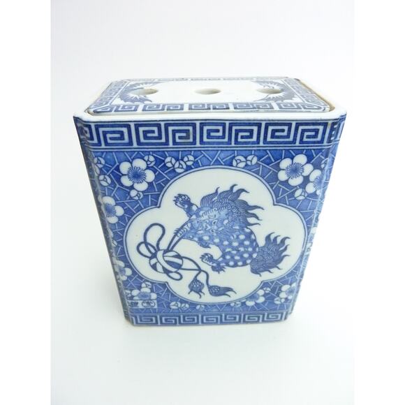 Vintage Chinese Ceramic Pot Foo Dog Lions Blue White Bud Vase Tea Caddy Jar - Picture 4 of 7